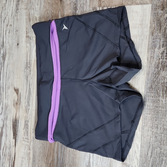 Old Navy Active shorts - Picture 2 of 4